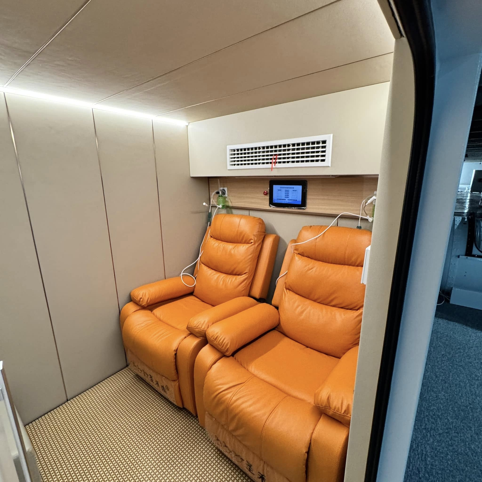 2.0ATA Double-Seater Luxury Hyperbaric Oxygen Chamber - Image 2